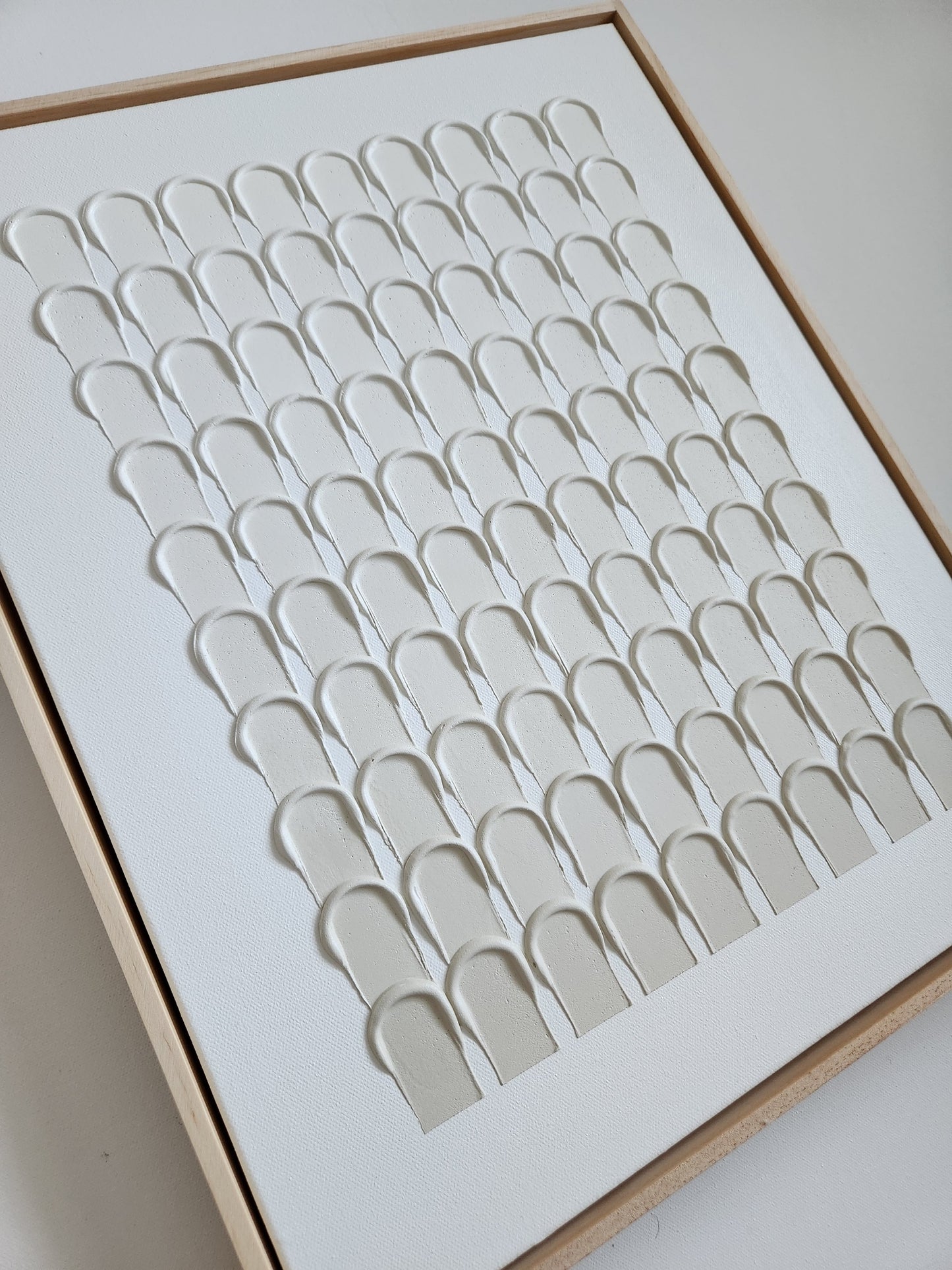 Minimalist Strokes Beige Fade