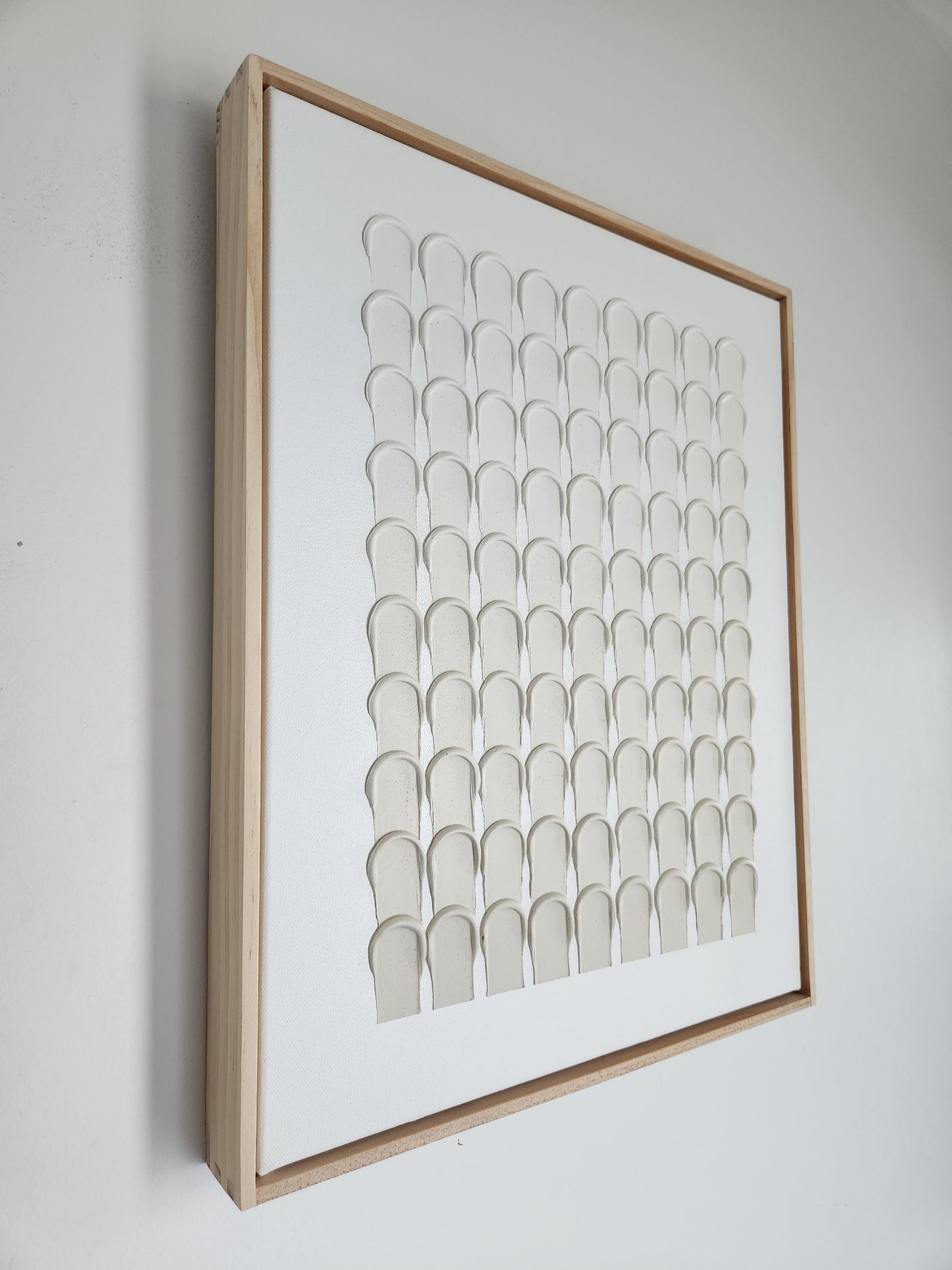 Minimalist Strokes Beige Fade