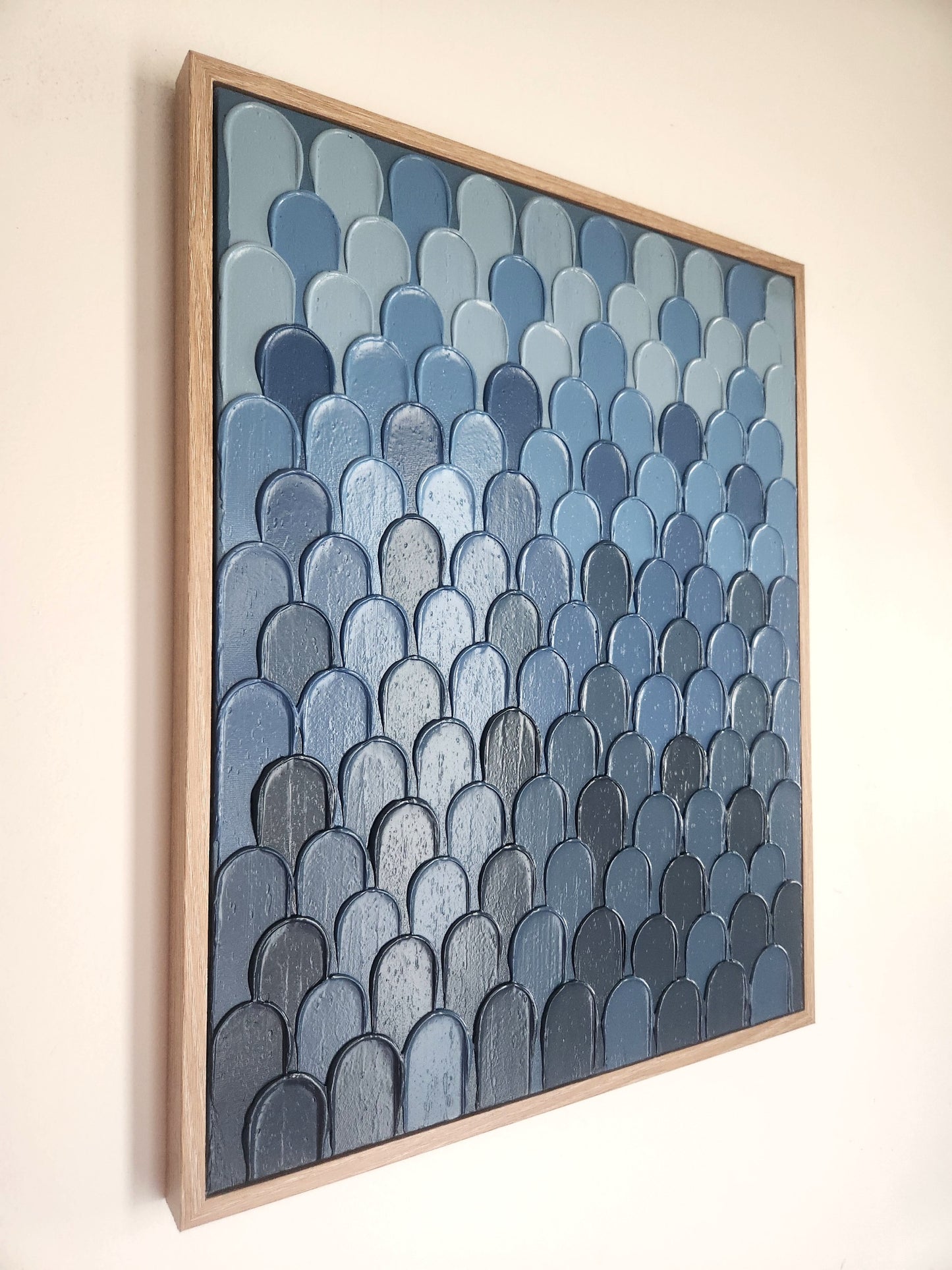 Lost in the crowd (Blue)